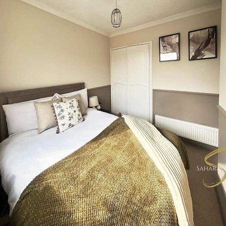 Stylish 2Bed - Manchester - Free Parking Hyde Buitenkant foto